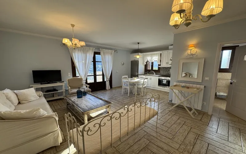 Adastra Luxury Suites — 14