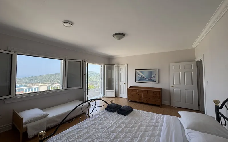 Bay View Villa — 3