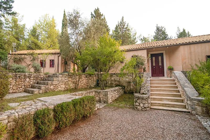 Villa Loutsa — 16