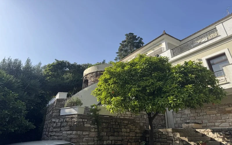 Christina’s Apartments