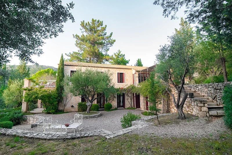 Villa Loutsa